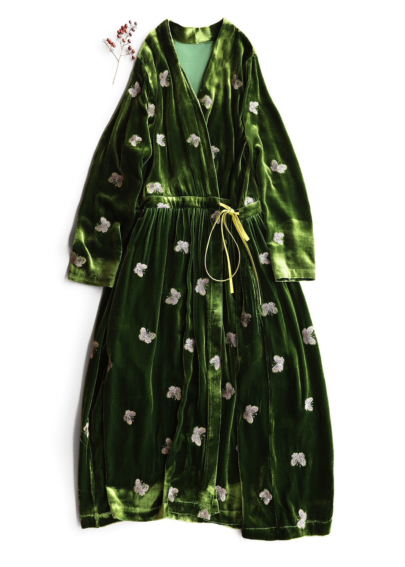 Vestido largo de terciopelo de seda con encaje y mariposas bordadas en verde suelto para primavera