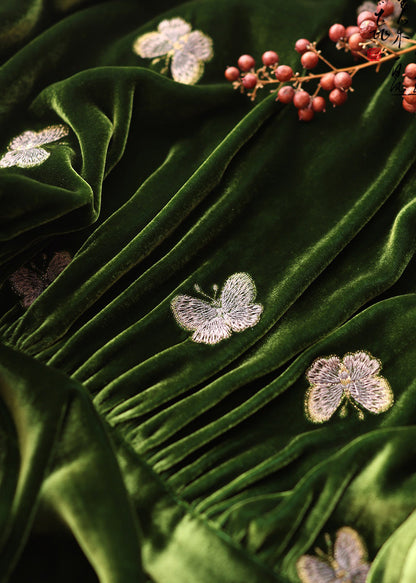 Vestido largo de terciopelo de seda con encaje y mariposas bordadas en verde suelto para primavera