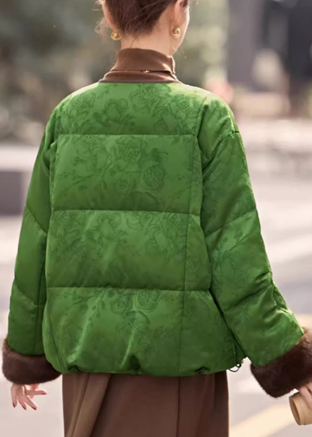 Abrigos de plumón holgados de color verde con cuello redondo y retazos mullidos para invierno