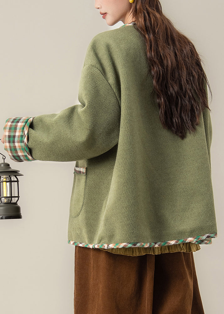 Lockerer grüner Wollmantel mit Rundhalsausschnitt und Karomuster für den Frühling