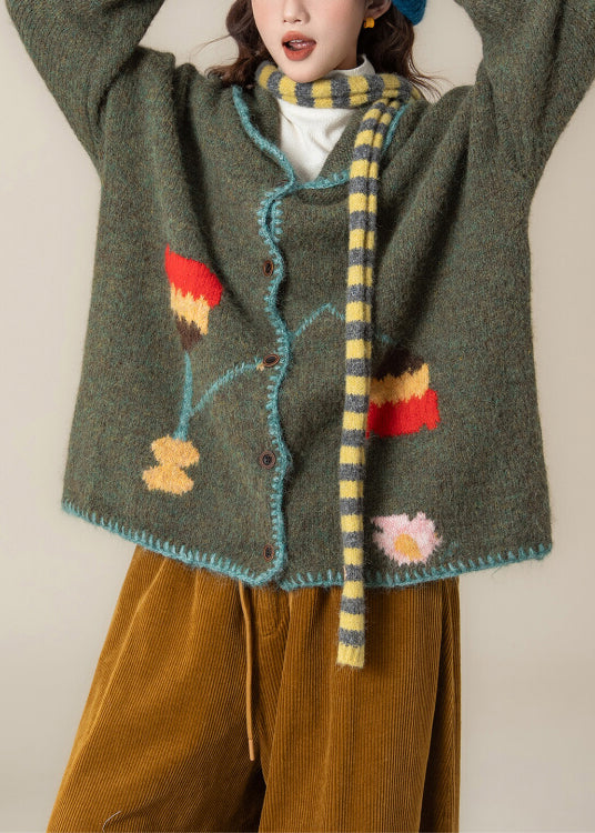 Lockerer grüner Strickmantel mit Peter-Pan-Kragen und Knöpfen für den Frühling