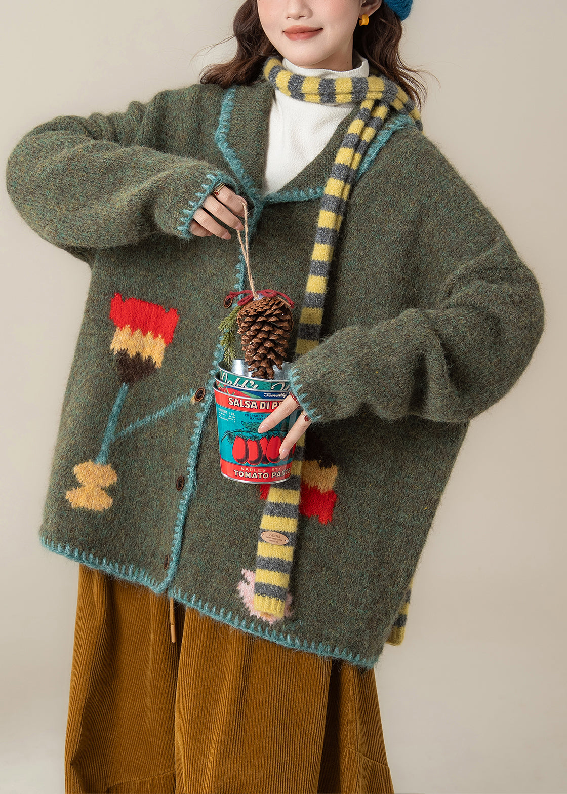 Lockerer grüner Strickmantel mit Peter-Pan-Kragen und Knöpfen für den Frühling