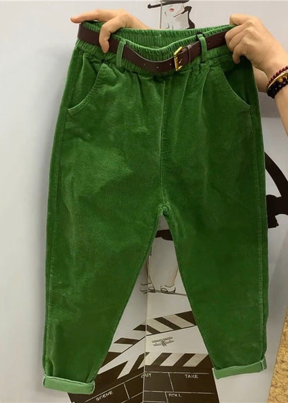 Locker geschnittene grüne Haremshose aus Cord mit Taschen und elastischem Bund für den Herbst