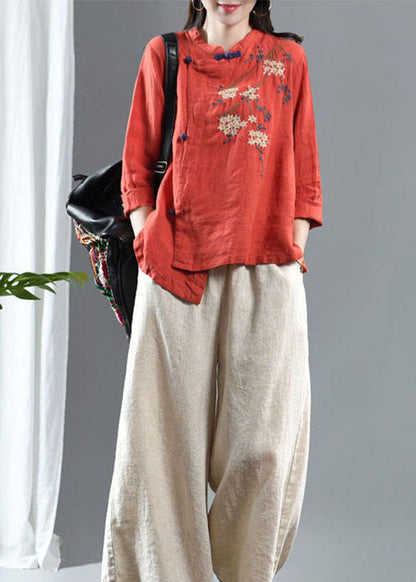 Lockeres, orangefarbenes, besticktes Leinenoberteil mit Blumenmuster und halblangen Ärmeln