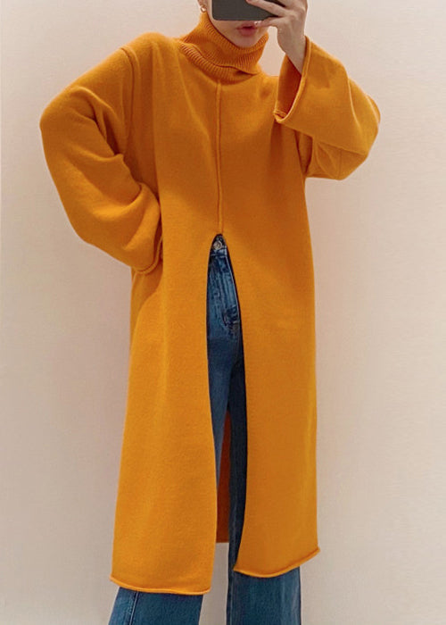 Lockeres orangefarbenes Strickkleid mit Rollkragen und offener Vorderseite für den Winter
