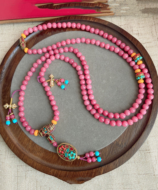 Collar con colgante de borla y cuentas de esmalte cloisonné con gemas rosas sueltas