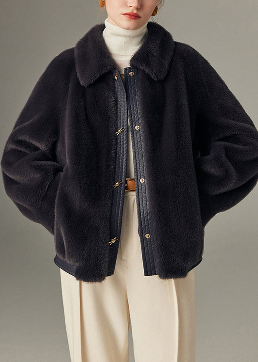 Locker geschnittene Wintermäntel aus lila Kunstleder mit Knöpfen und Nerzhaar-Patchwork