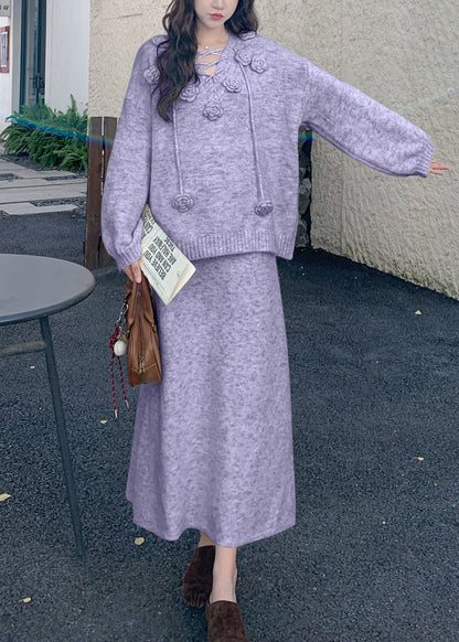 Locker geschnittenes, lila geblümtes Strickset aus Pullover und Rock, zweiteilig, Winter
