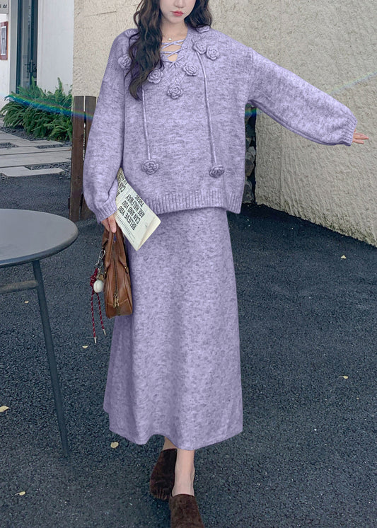 Locker geschnittenes, lila geblümtes Strickset aus Pullover und Rock, zweiteilig, Winter