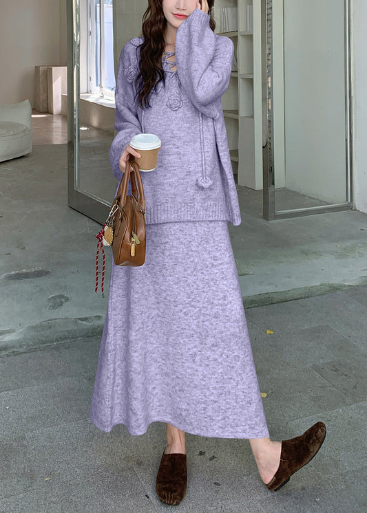 Locker geschnittenes, lila geblümtes Strickset aus Pullover und Rock, zweiteilig, Winter