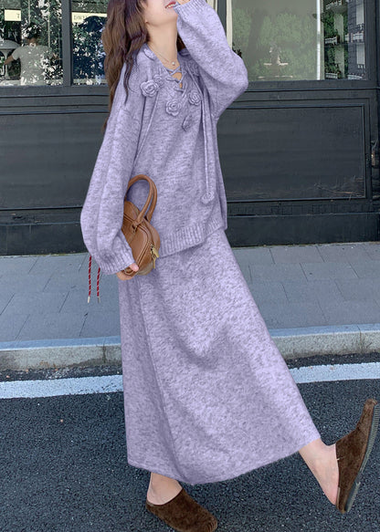 Locker geschnittenes, lila geblümtes Strickset aus Pullover und Rock, zweiteilig, Winter