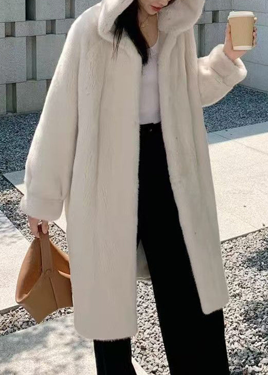 Locker geschnittene, lila Wintermäntel aus einfarbigem Nerzhaar mit Kapuze und Taschen