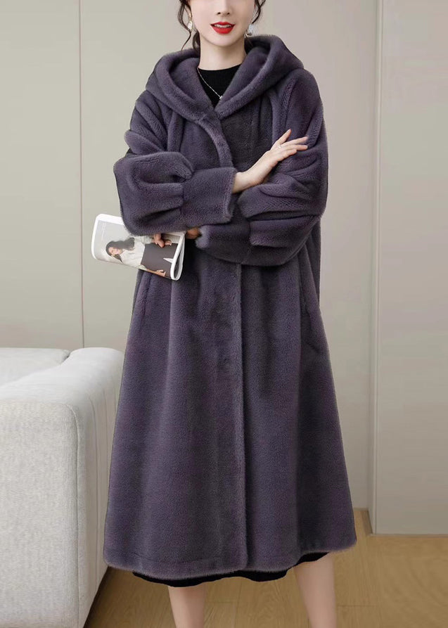 Locker geschnittene, lila Wintermäntel aus einfarbigem Nerzhaar mit Kapuze und Taschen