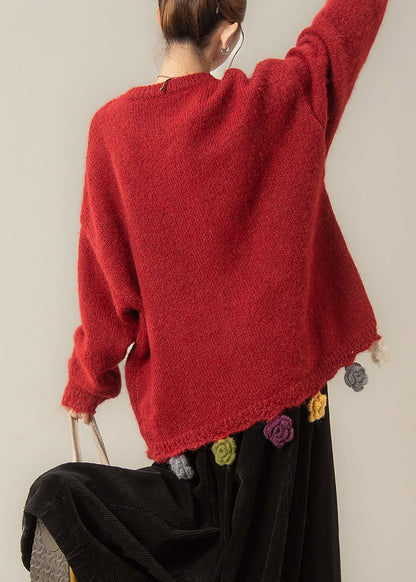 Locker geschnittener roter Strickmantel mit Rundhalsausschnitt, Blumenmuster und Knöpfen, Frühling