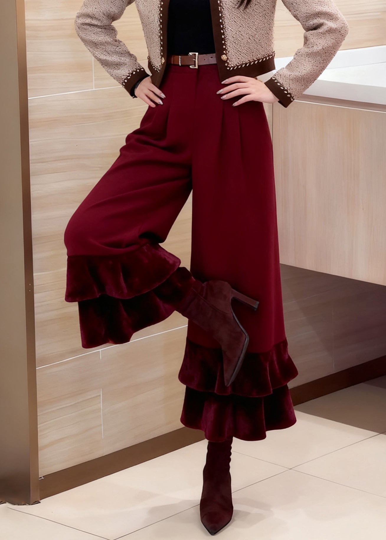 Locker geschnittene rote, gerüschte Seidenvelours-Patchworkhose mit hohem Bund und weitem Bein für den Winter