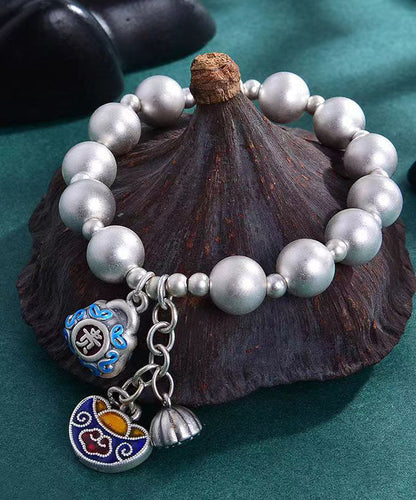 Pulsera suelta de seda con dijes cloisonné y cobre plateado