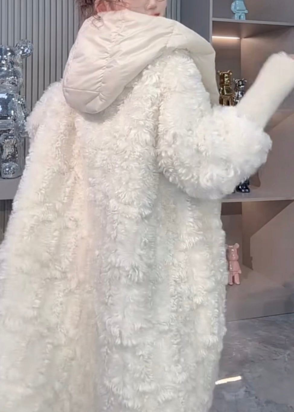 Abrigos holgados de piel y cuero con botones y capucha blancos de invierno