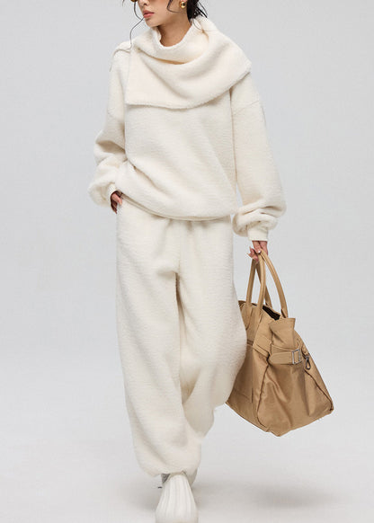 Conjunto de tres piezas de piel sintética de peluche liso con cuello redondo y botones blancos sueltos para invierno