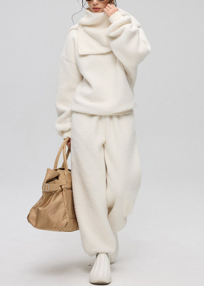 Conjunto de tres piezas de piel sintética de peluche liso con cuello redondo y botones blancos sueltos para invierno