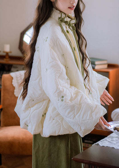 Parkas blancas holgadas con volantes y botones chinos rellenos de algodón con mangas farol