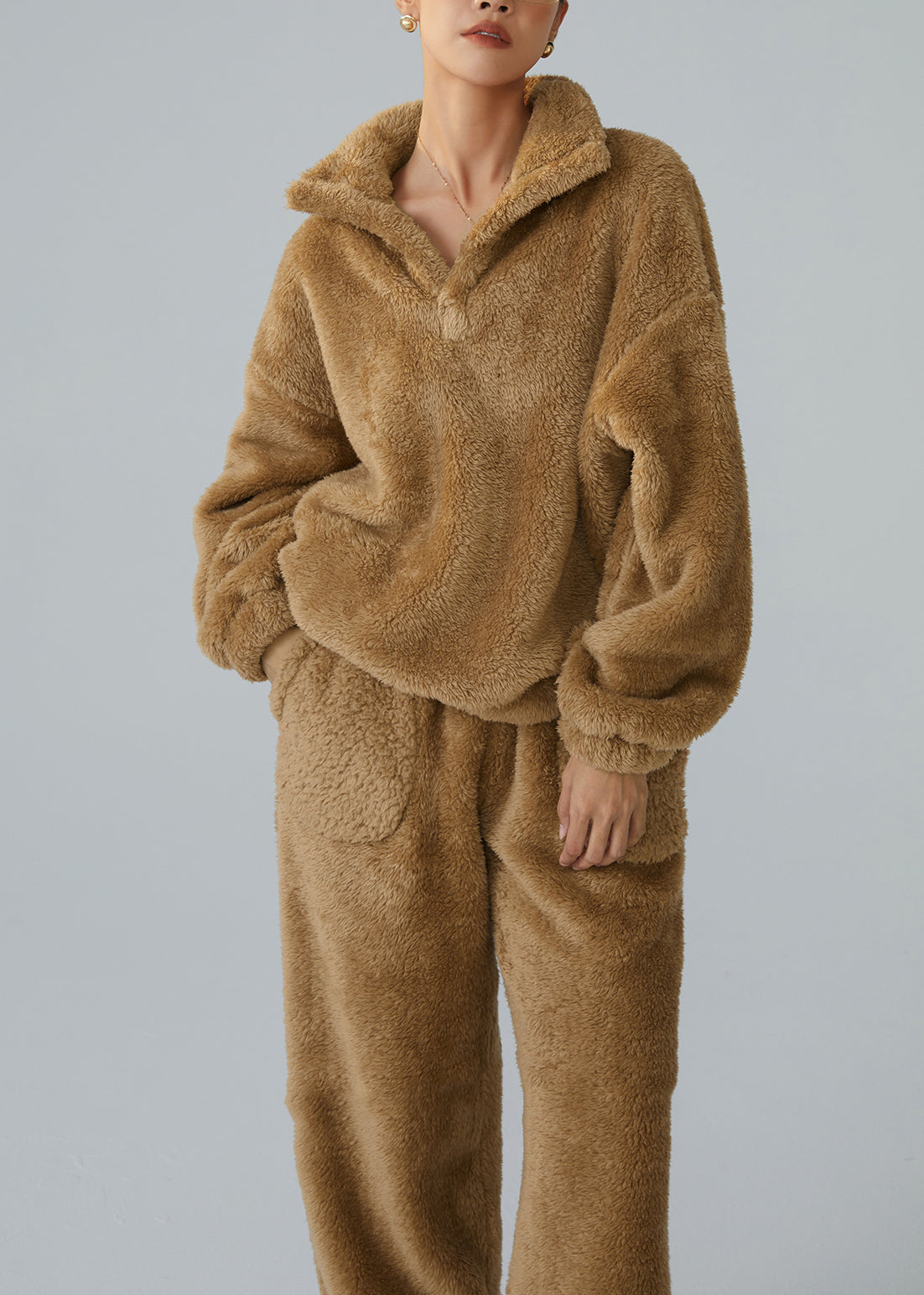 Conjunto de pijama holgado de dos piezas con cuello alto, bolsillos y mullido para invierno