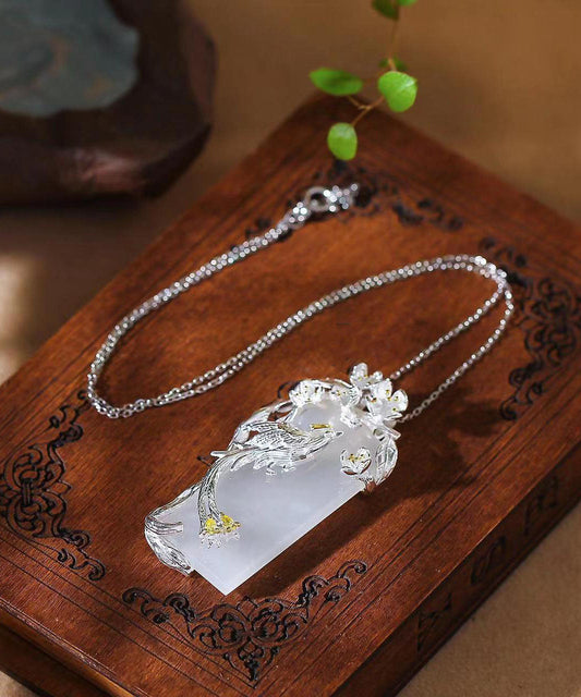 Collar con colgante de jade blanco con incrustaciones de plata esterlina suelta, muy feliz