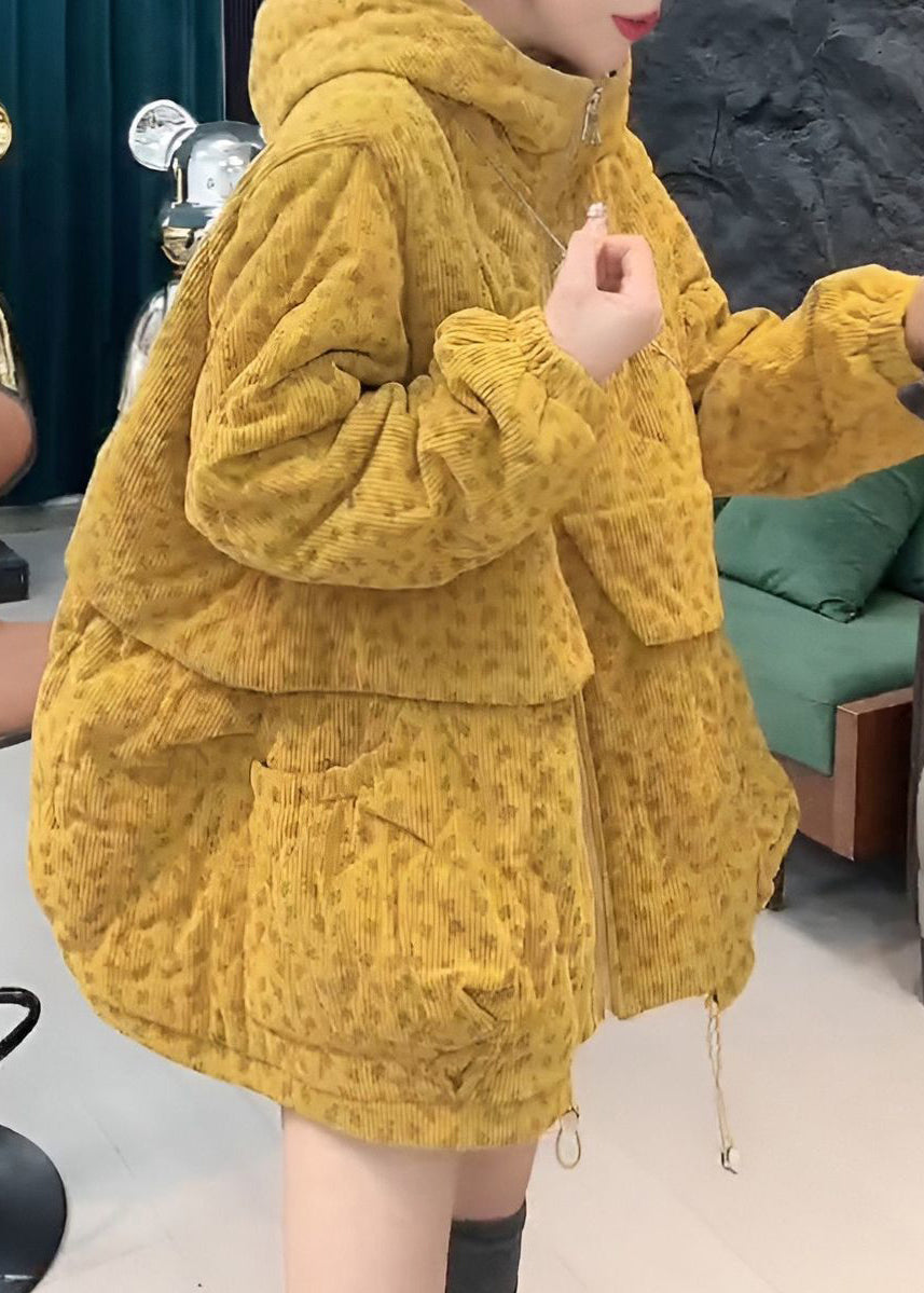 Locker geschnittener, gelber Winterparka mit Kapuze, Reißverschlusstaschen und Baumwollfüllung