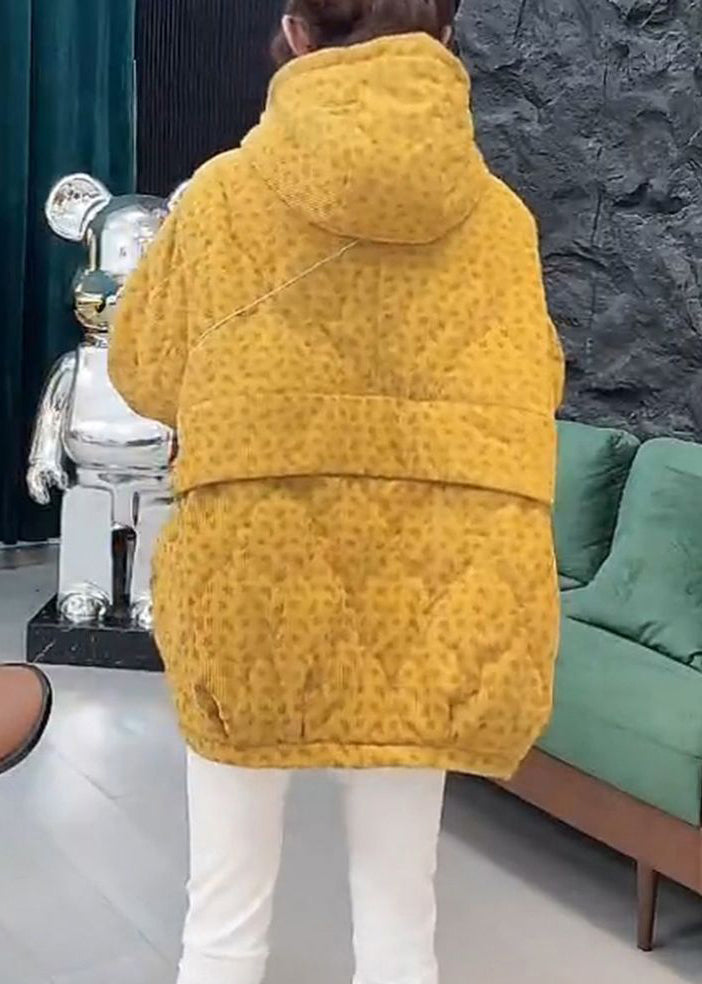 Locker geschnittener, gelber Winterparka mit Kapuze, Reißverschlusstaschen und Baumwollfüllung