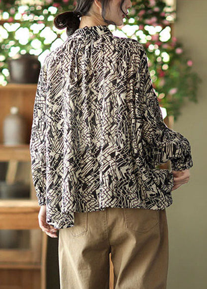 Lockeres schwarzes Hemd mit Peter-Pan-Kragen und Knopfleiste