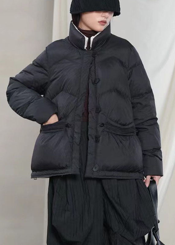 Luxuriöser Wintermantel aus Entendaunen mit Taschen und Knöpfen in Beige