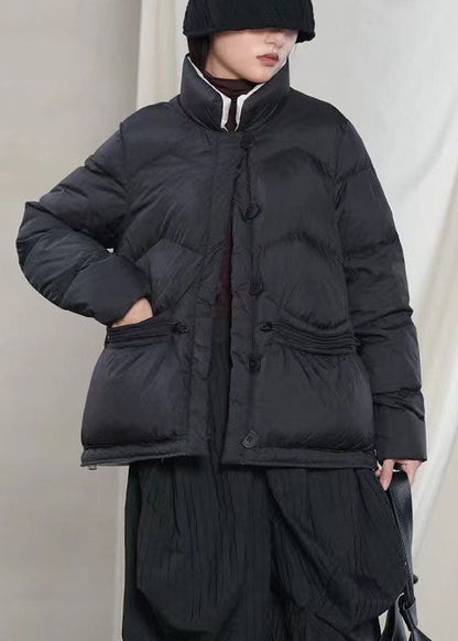 Luxuriöser Wintermantel aus Entendaunen mit Taschen und Knöpfen in Beige