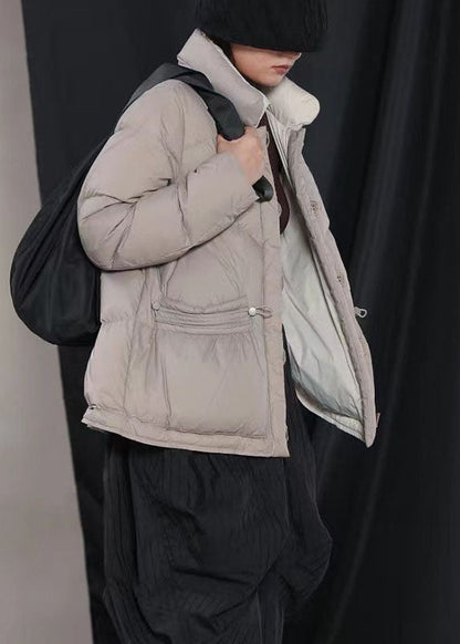 Luxuriöser Wintermantel aus Entendaunen mit Taschen und Knöpfen in Beige