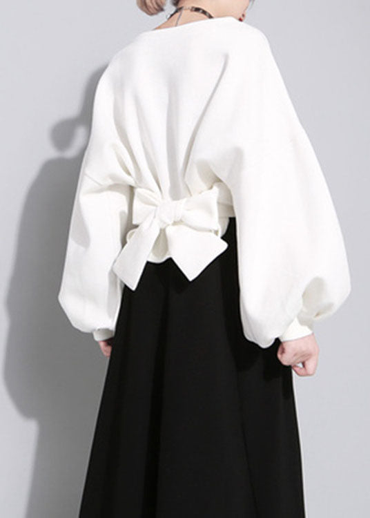 Luxuriöses weißes Sweatshirt-Oberteil mit O-Ausschnitt und asymmetrischem Design für den Herbst