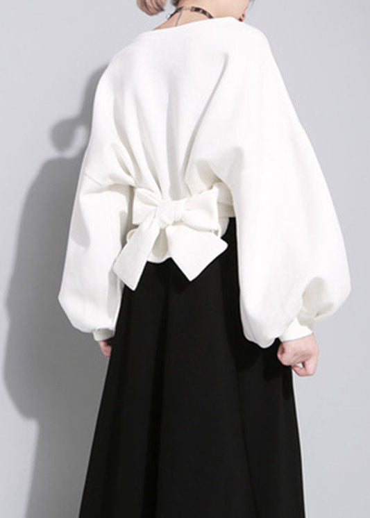 Luxuriöses weißes Sweatshirt-Oberteil mit O-Ausschnitt und asymmetrischem Design für den Herbst