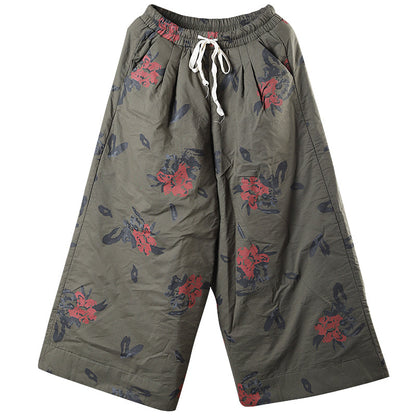 Moderne, armeegrüne Hosen mit Taschen und Bindegürtel in der Taille und weitem Bein