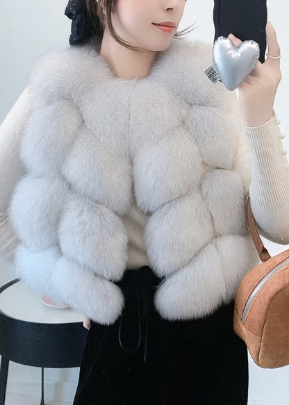 Moderne beige Weste mit V-Ausschnitt, Patchwork aus Leder und Pelz, Winter