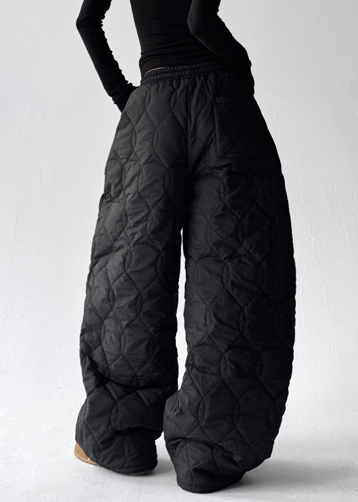 Pantalones de invierno modernos de algodón con cintura elástica y bolsillos negros