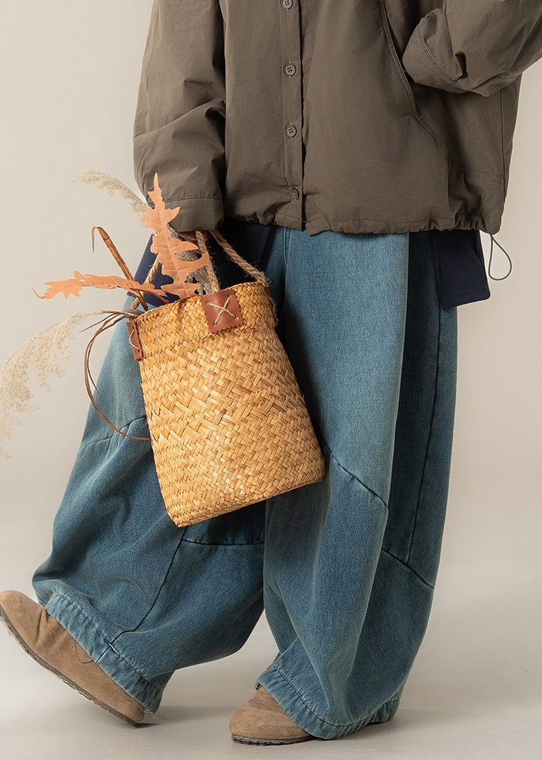 Moderne blaue Jeans mit Taschen, hohem Bund, Patchwork-Design und weitem Bein