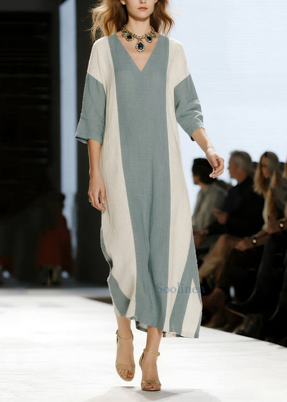 Vestido largo moderno de algodón con cuello en V y patchwork en azul, de media manga