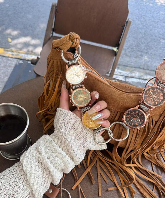 Moderne braune Wildleder-Quasten-Schultertasche