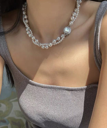 Moderne Halskette mit abgestuften Perlen im Colorblock-Stil