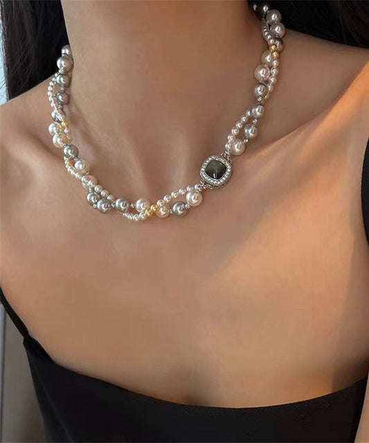 Moderne Halskette mit abgestuften Perlen im Colorblock-Stil