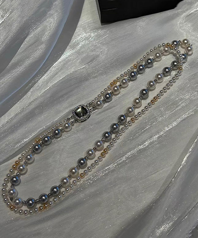 Moderne Halskette mit abgestuften Perlen im Colorblock-Stil