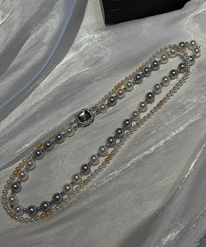 Moderne Halskette mit abgestuften Perlen im Colorblock-Stil