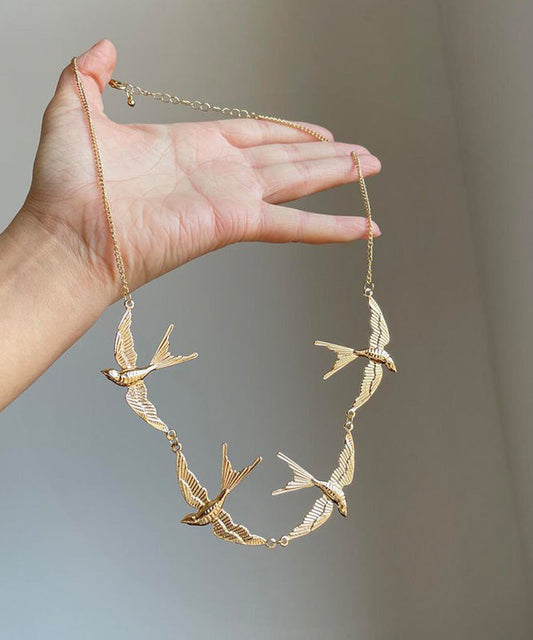 Collar moderno con colgante de golondrina pequeña de aleación de cobre y oro