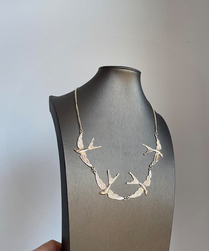 Collar moderno con colgante de golondrina pequeña de aleación de cobre y oro