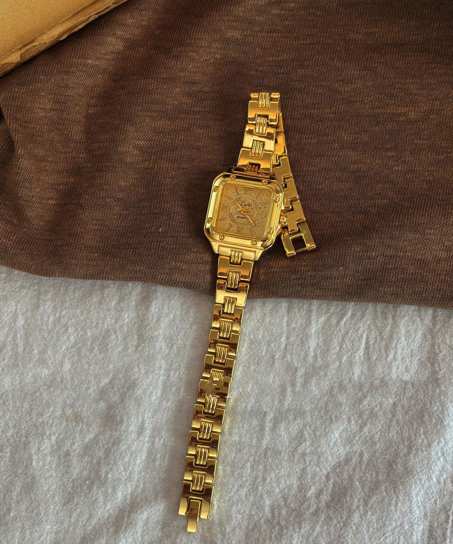 Modern Gold Stainless Steel Alloy Zircon Chain Watches