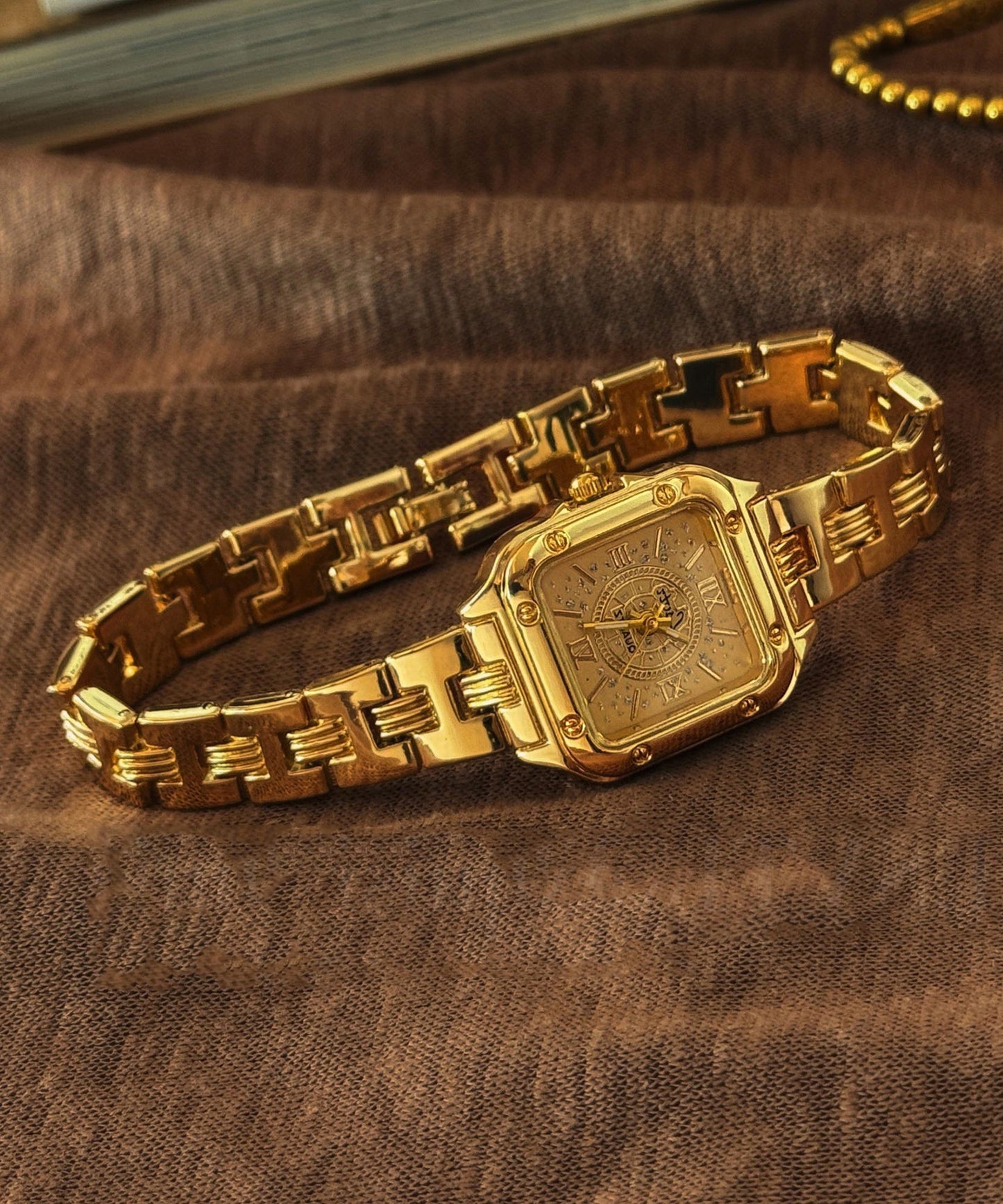Modern Gold Stainless Steel Alloy Zircon Chain Watches