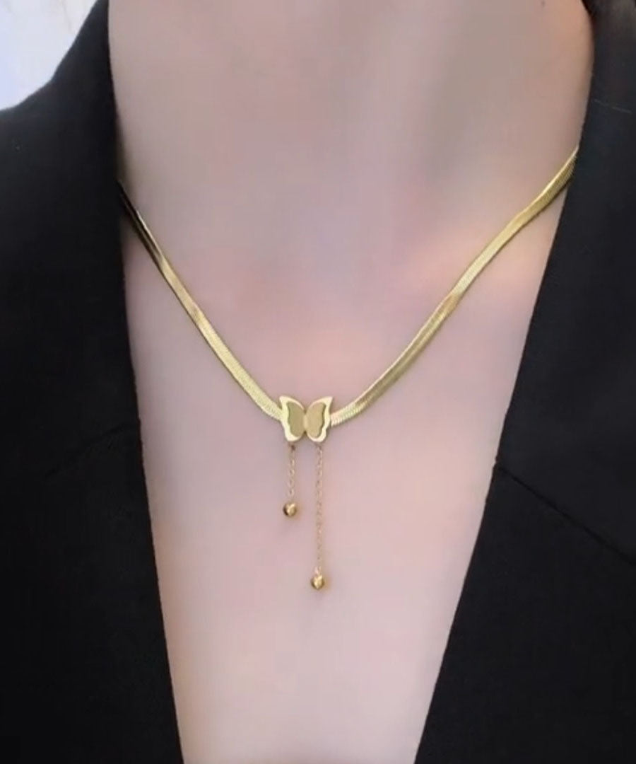 Moderne Halskette mit Schmetterlings-Quastenanhänger aus goldenem Edelstahl