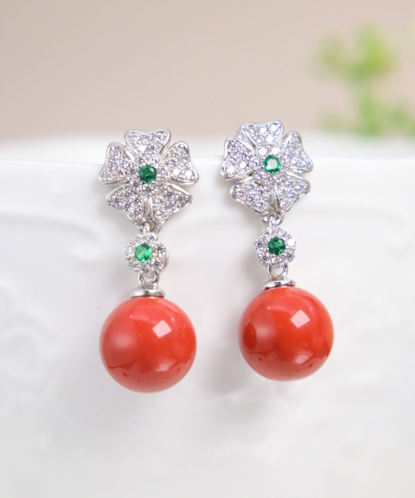 Moderne vergoldete Ohrringe aus Sterlingsilber mit Achat und Zirkonia in Blumenform